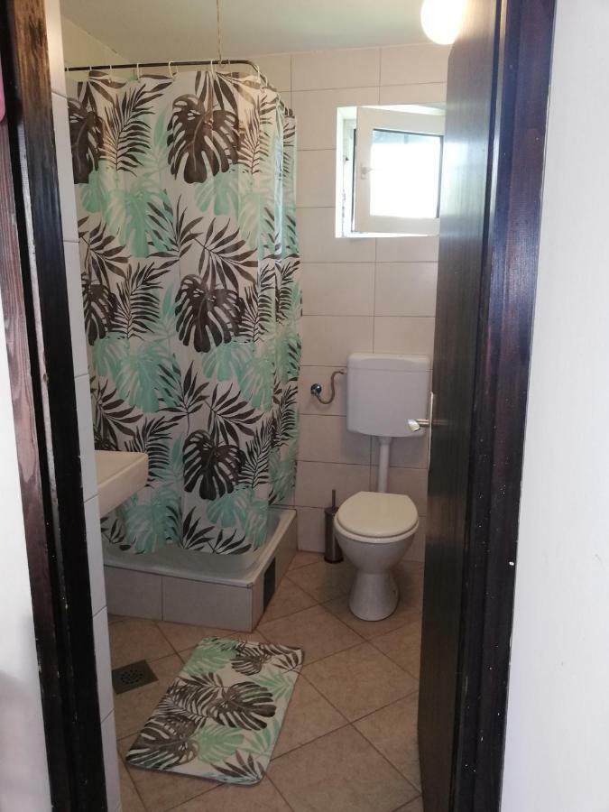 Sobe Zimmer Rooms Nika Tusilovic Esterno foto