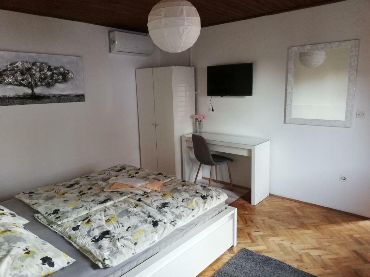 Sobe Zimmer Rooms Nika Tusilovic Esterno foto