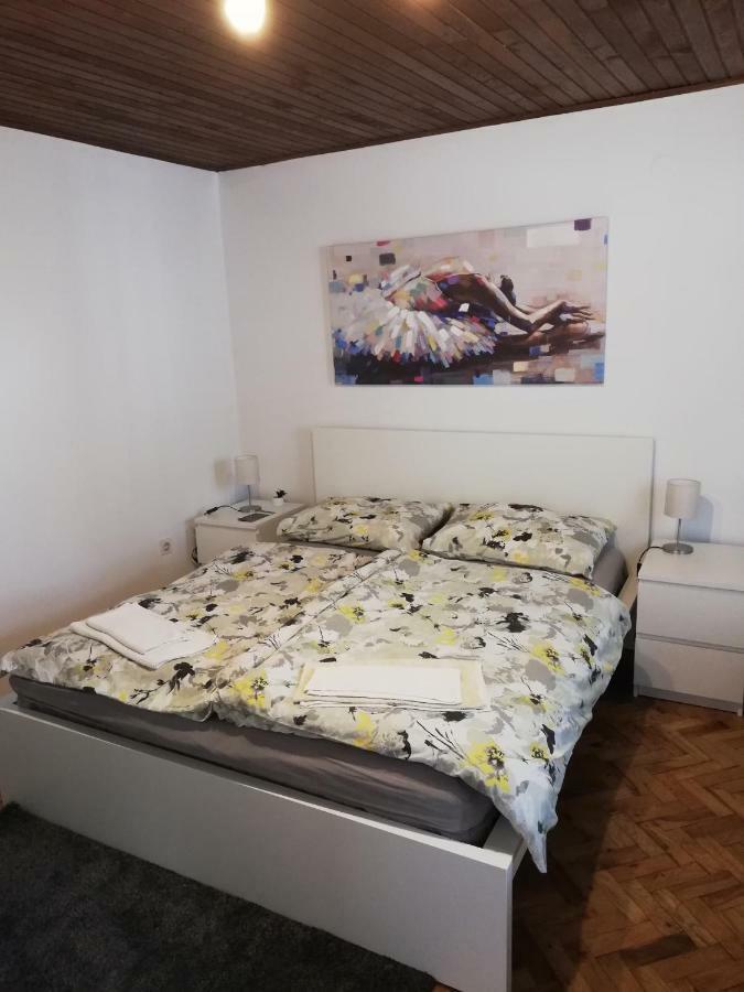 Sobe Zimmer Rooms Nika Tusilovic Esterno foto